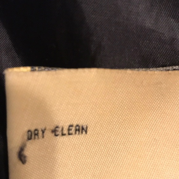 Woman’s short winter coat - Picture 12 of 12